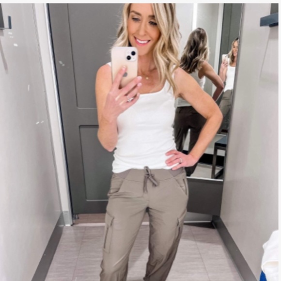 Women's Stretch Woven Tapered Cargo Pants - All in Motion™ Dark Brown XXL NWT 3 - Picture 7 of 7